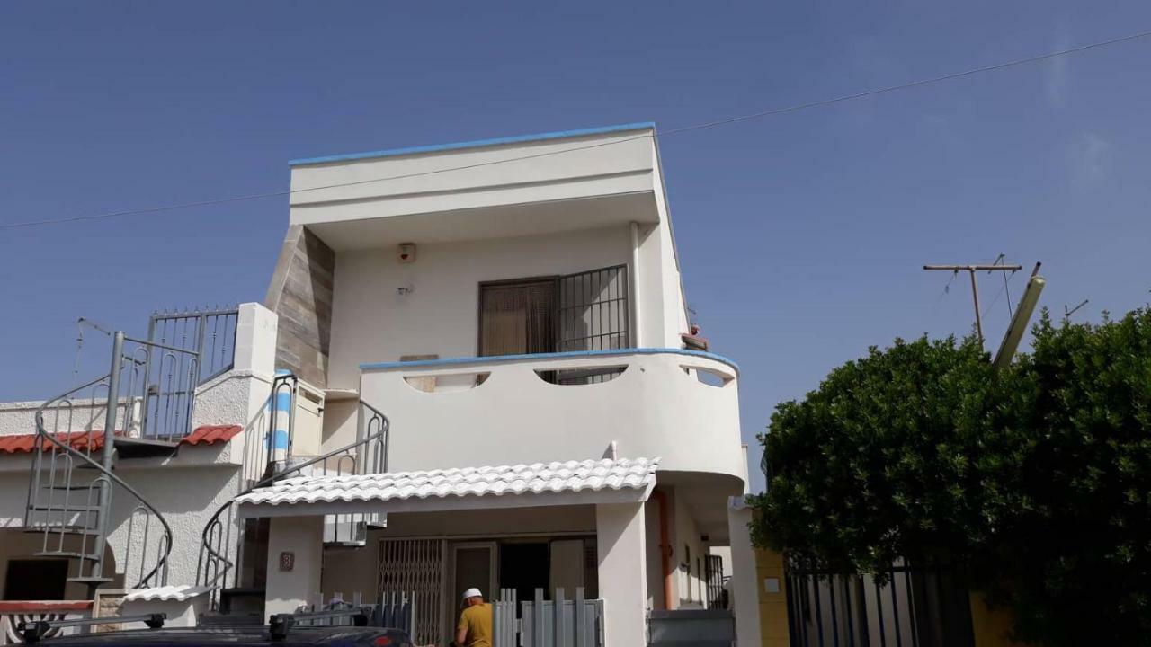 Villino Celeste Fronte Spiaggia Torre Lapillo Exterior photo